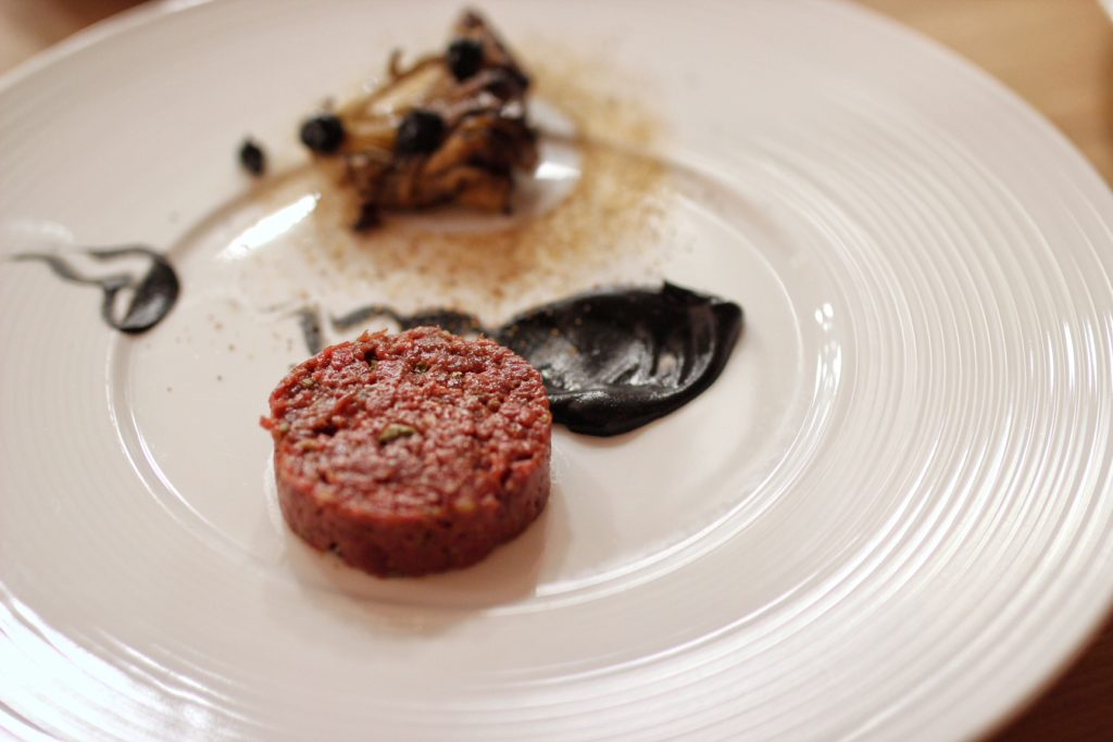 Mena-Ottawa-French-Restaurant-Foodie-Food-Travel-Fashion-Blogger-Blog-Chantsy-Caribou-Tartar-black-truffle